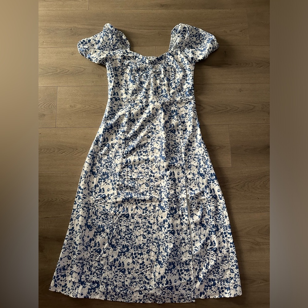 Printed Dress with Slit and Puffy Sleeves in Large